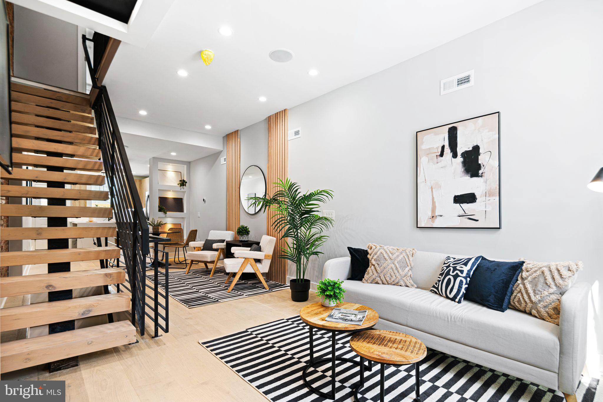 EAST KENSINGTON - Residential