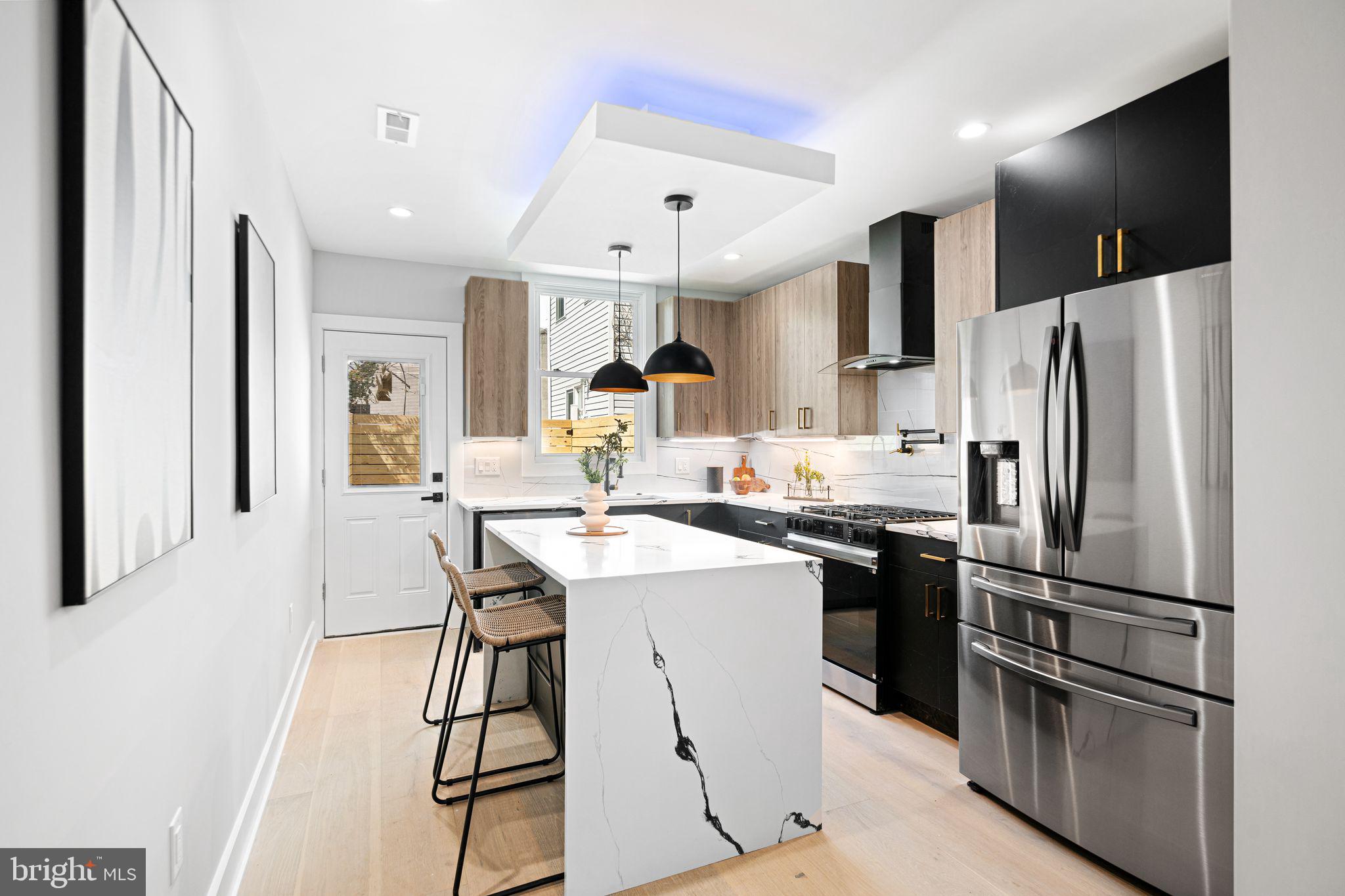 EAST KENSINGTON - Residential