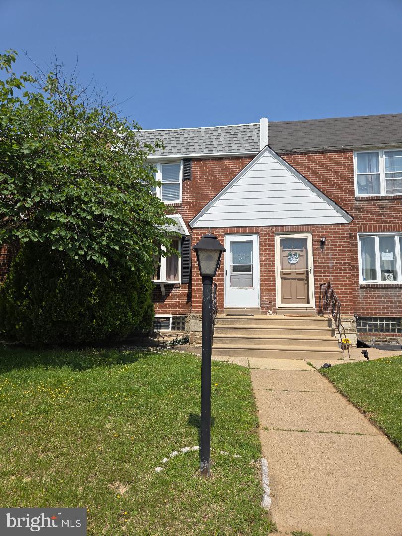 Row on a nice block. This home has huge potential. Short sale. Cash or conventional loans only. The home needs TLC. It may or may not be cleared out at settlement.