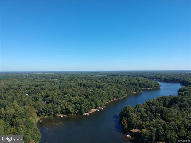LAKE CAROLINE - Residential