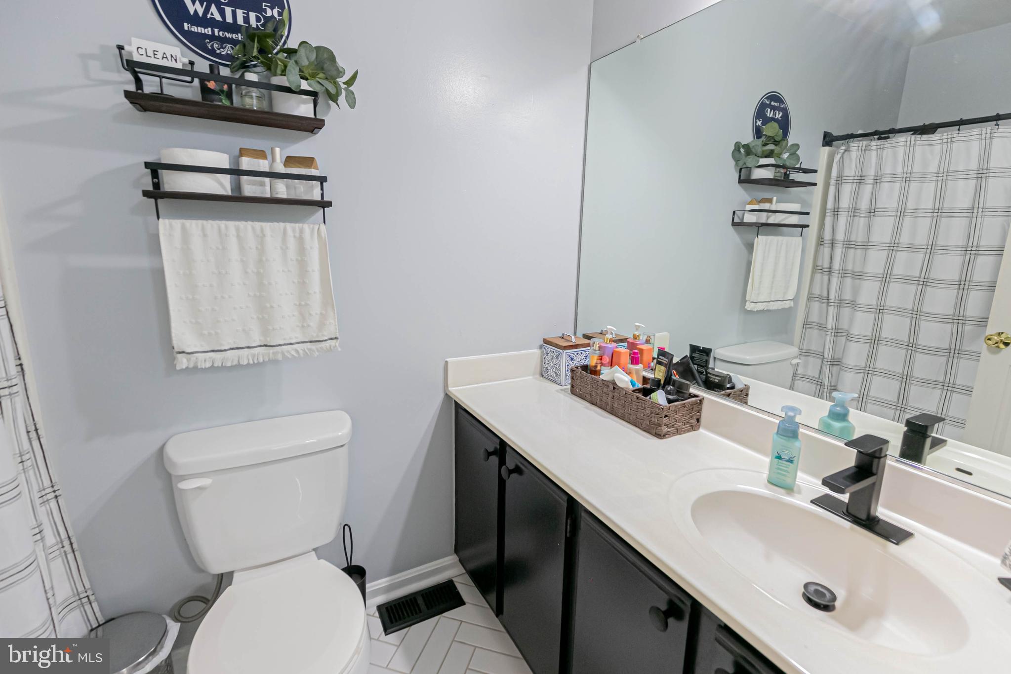 LAKE CAROLINE - Residential