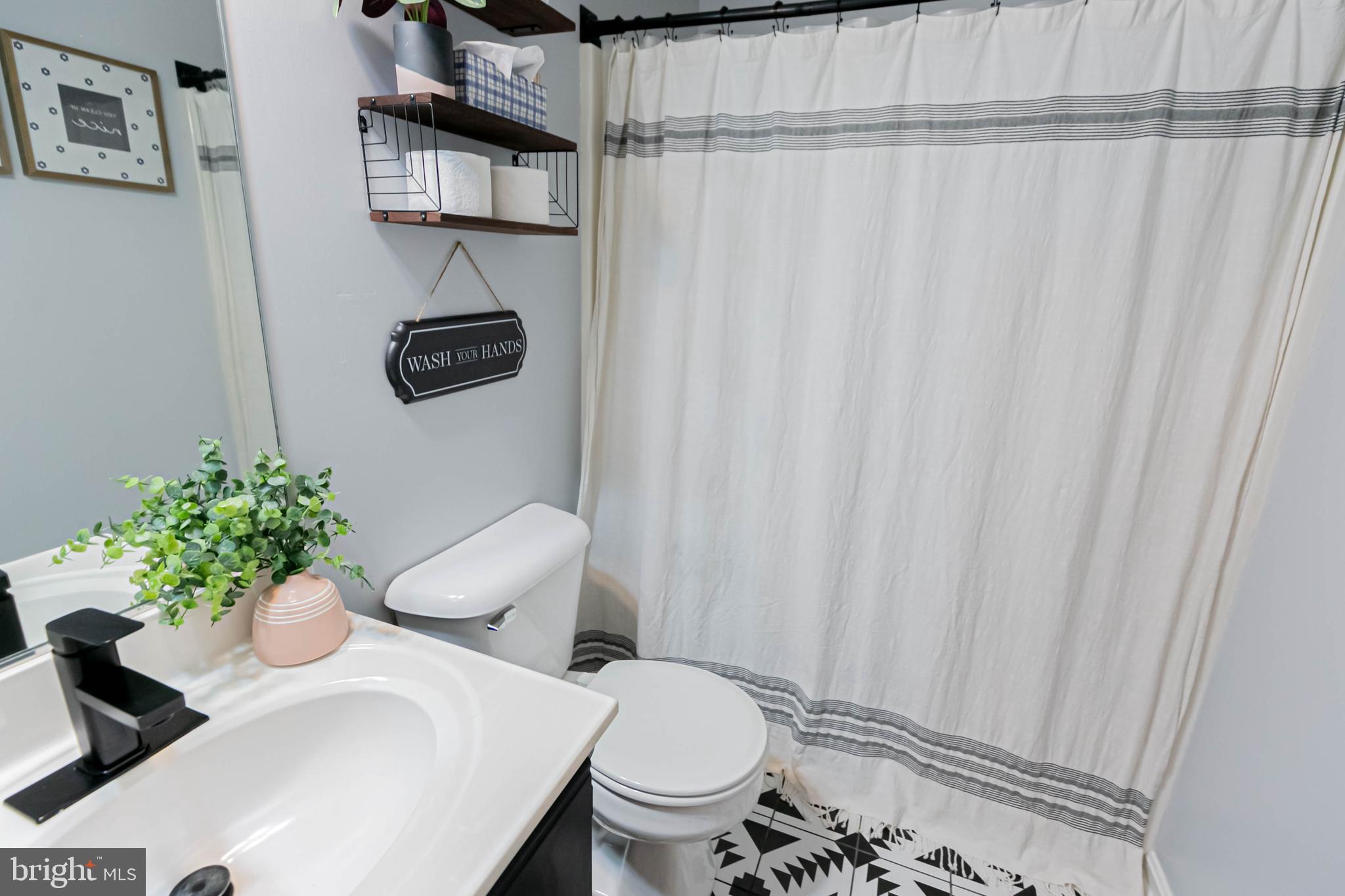 LAKE CAROLINE - Residential