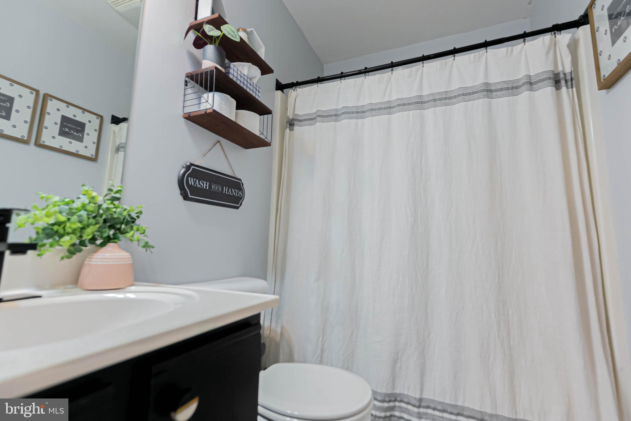 LAKE CAROLINE - Residential