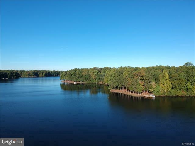 LAKE CAROLINE - Residential