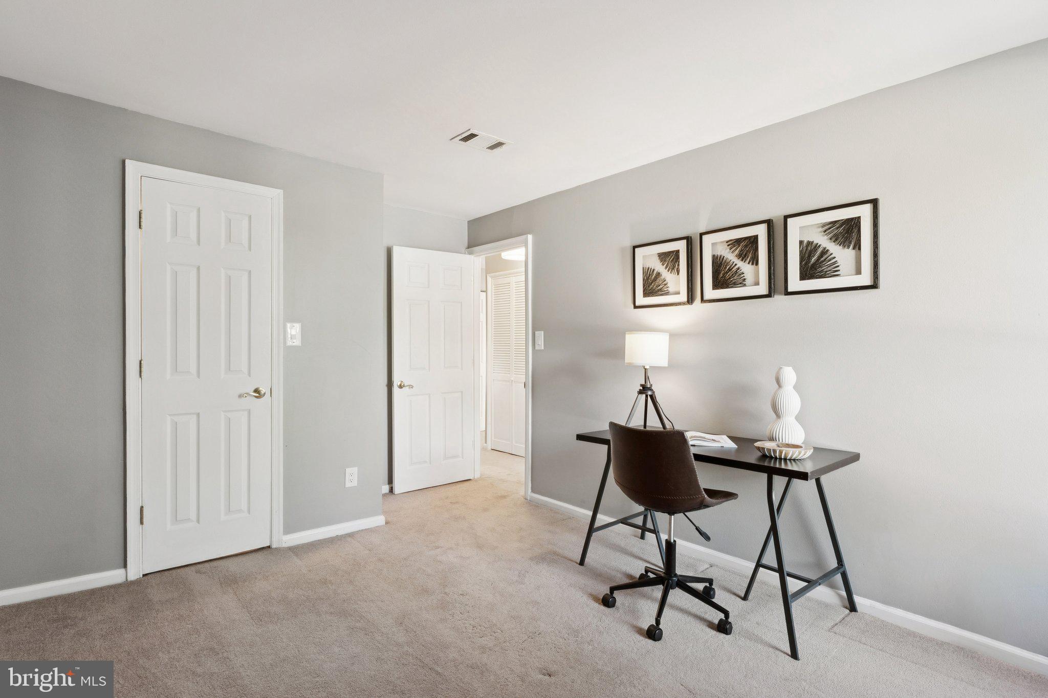 HUNTLEY SQUARE CONDOMINIUMS - Residential