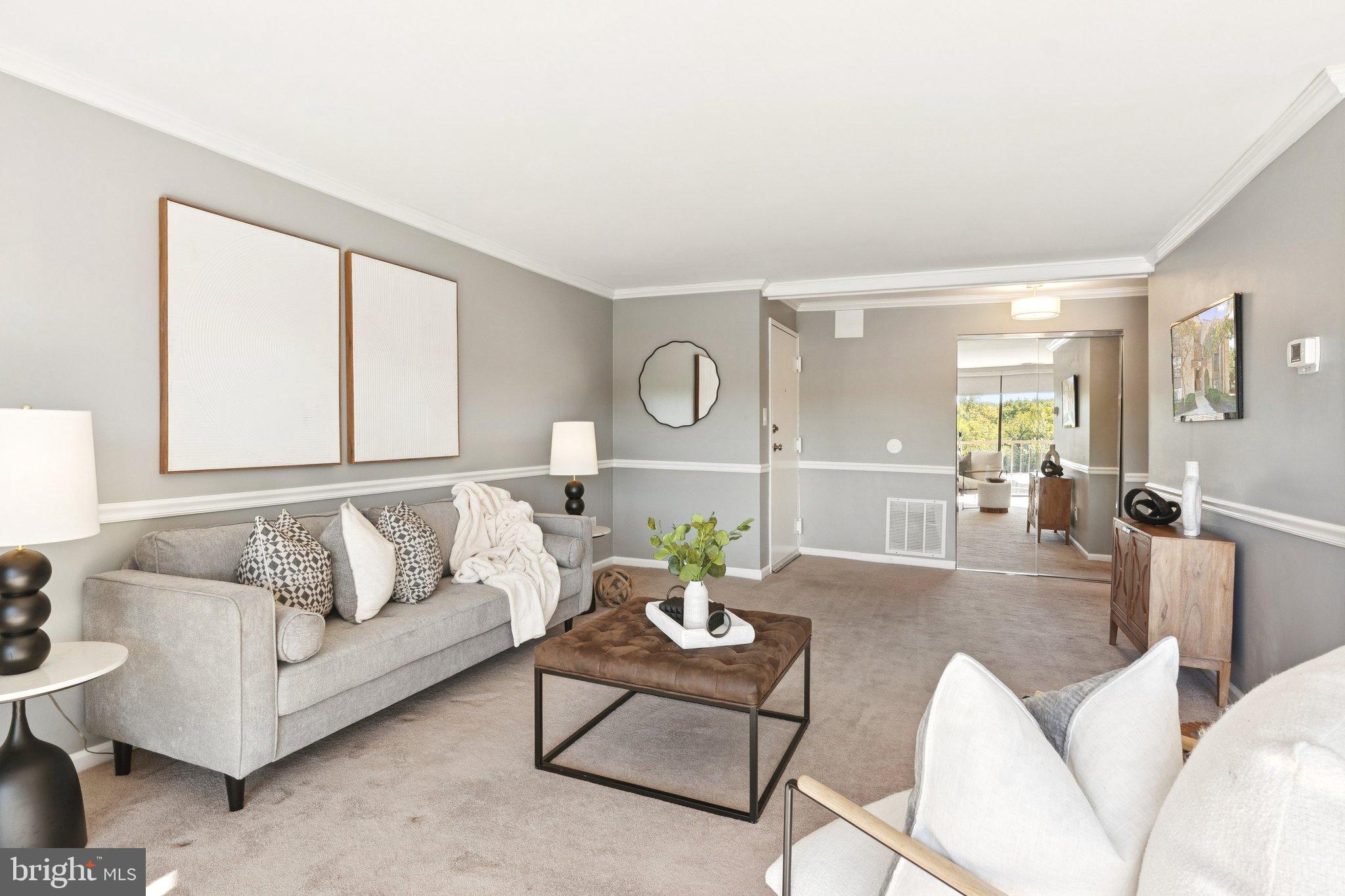 HUNTLEY SQUARE CONDOMINIUMS - Residential