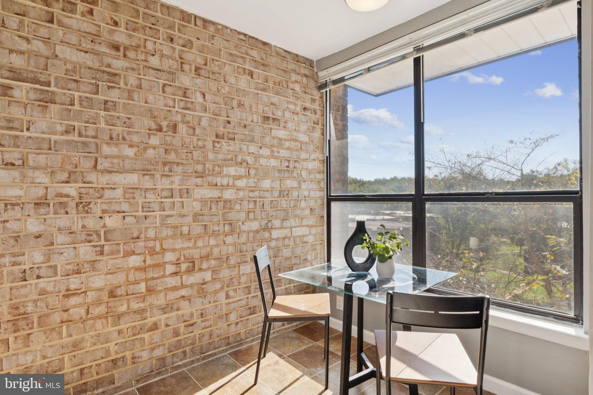 HUNTLEY SQUARE CONDOMINIUMS - Residential