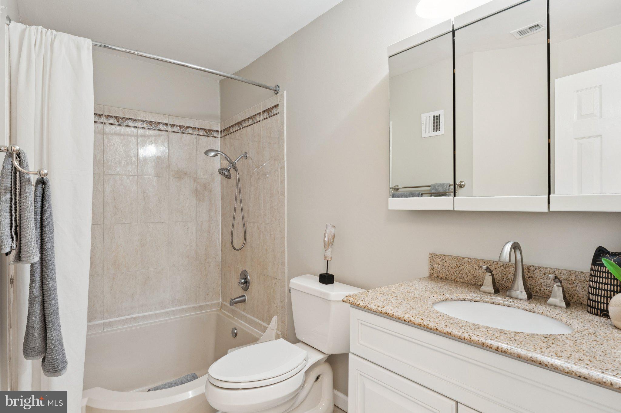 HUNTLEY SQUARE CONDOMINIUMS - Residential