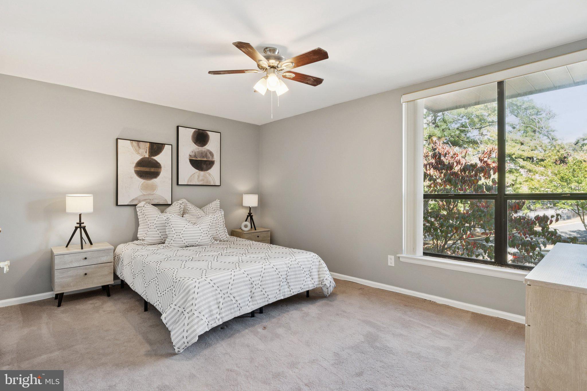 HUNTLEY SQUARE CONDOMINIUMS - Residential