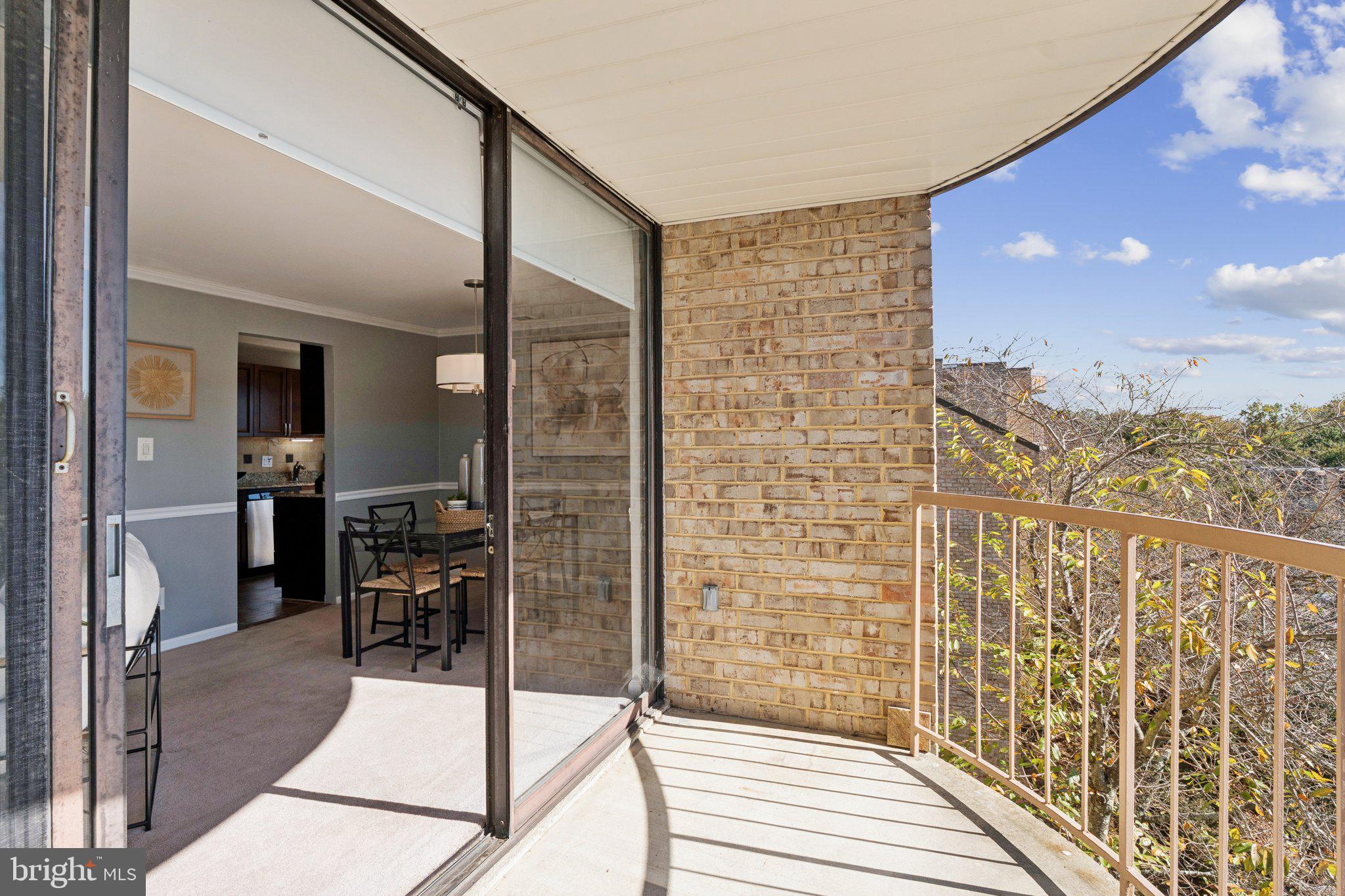 HUNTLEY SQUARE CONDOMINIUMS - Residential