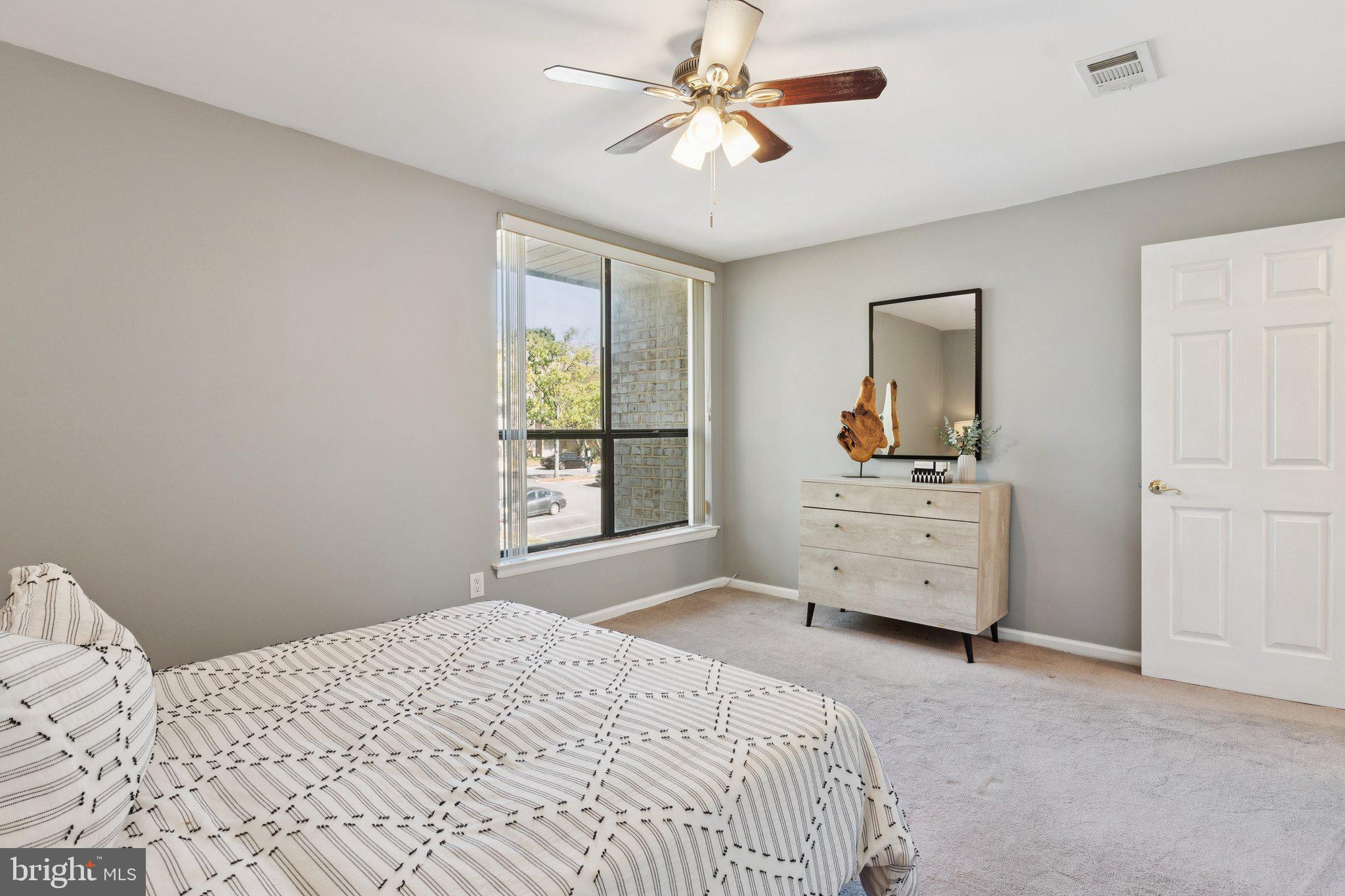 HUNTLEY SQUARE CONDOMINIUMS - Residential