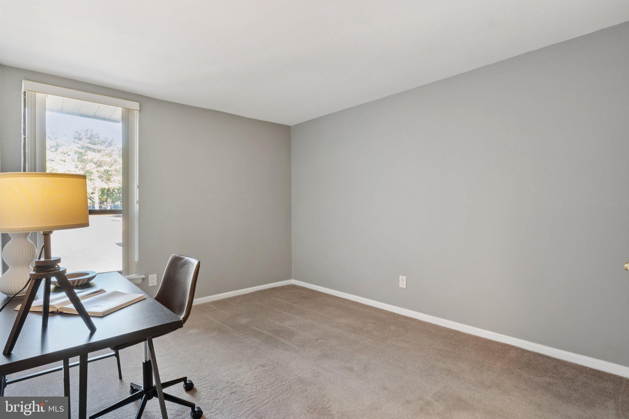 HUNTLEY SQUARE CONDOMINIUMS - Residential