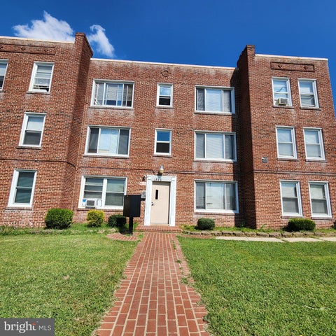 Photo of 1846 Maryland Avenue NE, WASHINGTON, DC 20002 (MLS # DCDC2281134)
