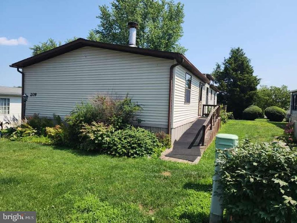 Photo of 209 GREYFIELD DR, LANCASTER, PA 17603 (MLS # PALA2037394)