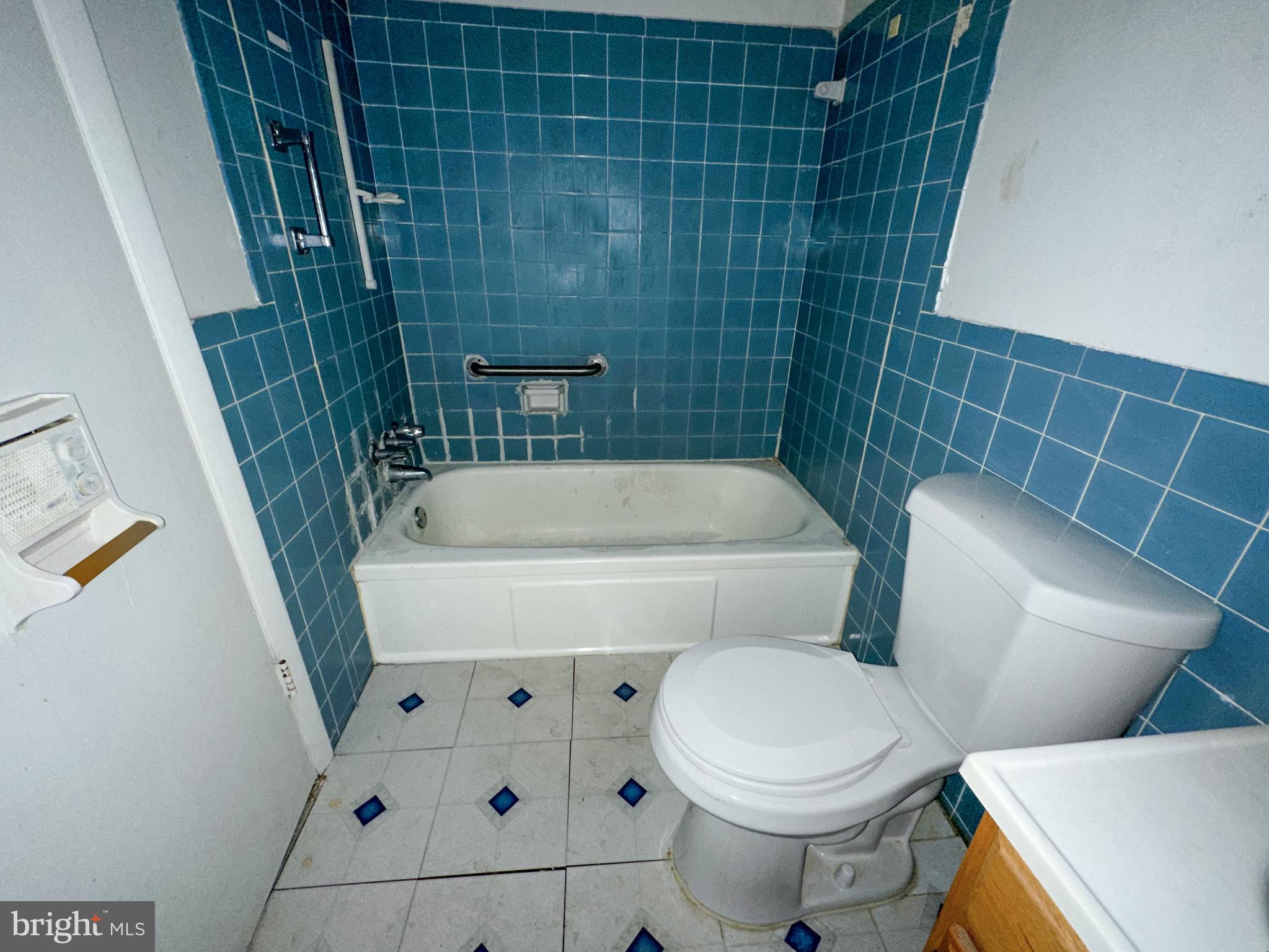 MARLOW TOWERS CONDOMINIUMS - Residential