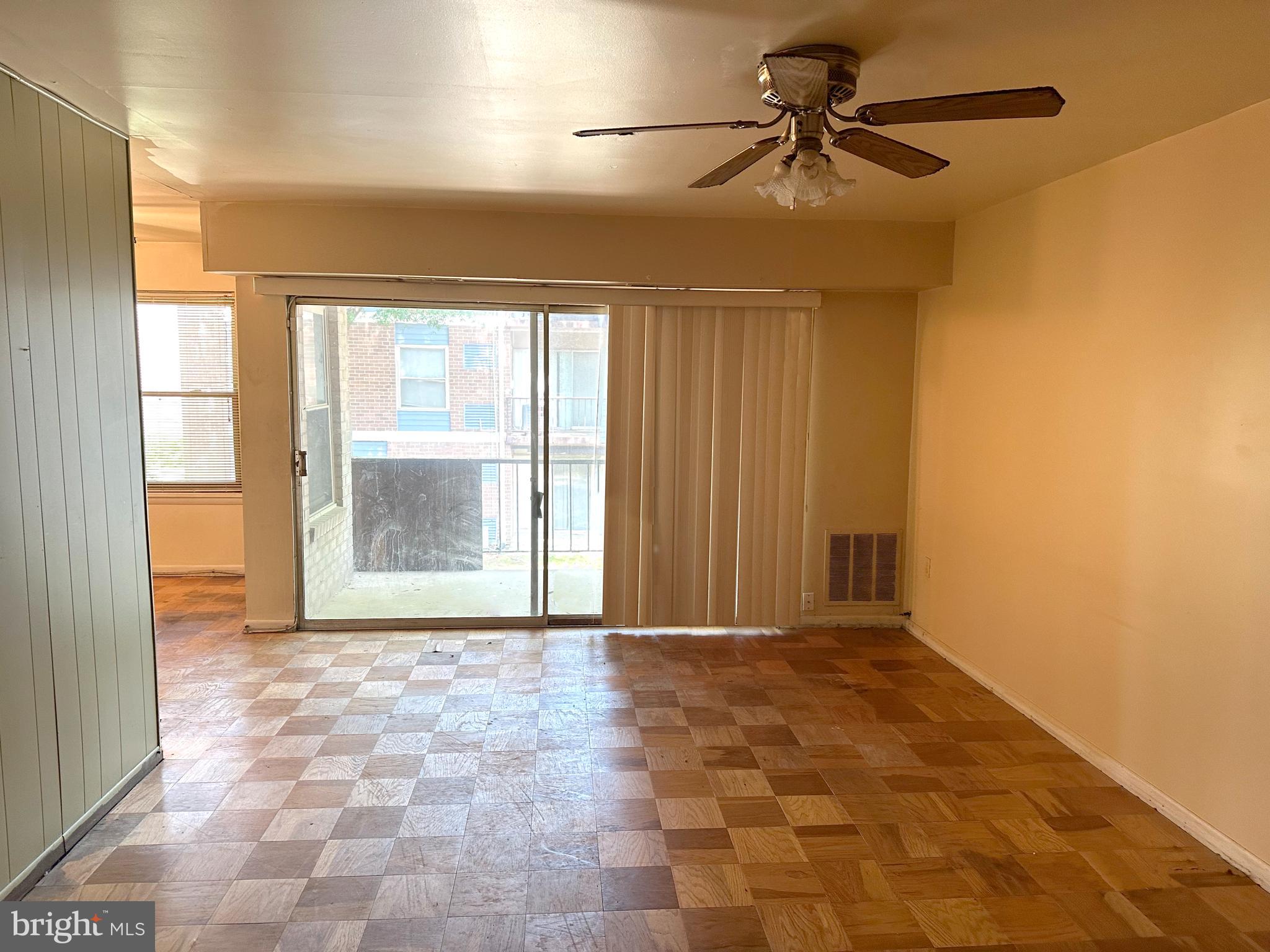 MARLOW TOWERS CONDOMINIUMS - Residential