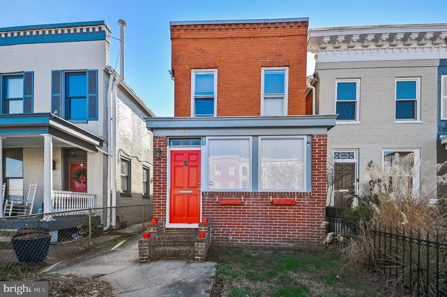 Rare find, one block from Inner Harbor and across the street from Federal Hill Park. Two unit home! Live in one and have tenant help with your mortgage expenses. Upper level has 1 bed & 1 bath and is currently vacant. Main level has 1 bedroom & 2 baths and is tenant occupied through Oct 2021, however tenant is very flexible. Rent is $1500/mo. Upper level can be shown anytime, however main level tenant requires 48 hr notice.