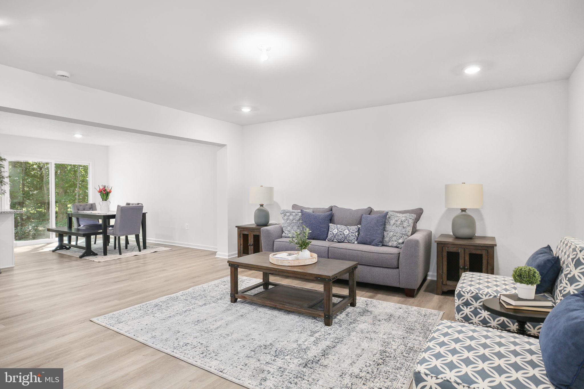 PRESIDENTIAL LAKES - Residential