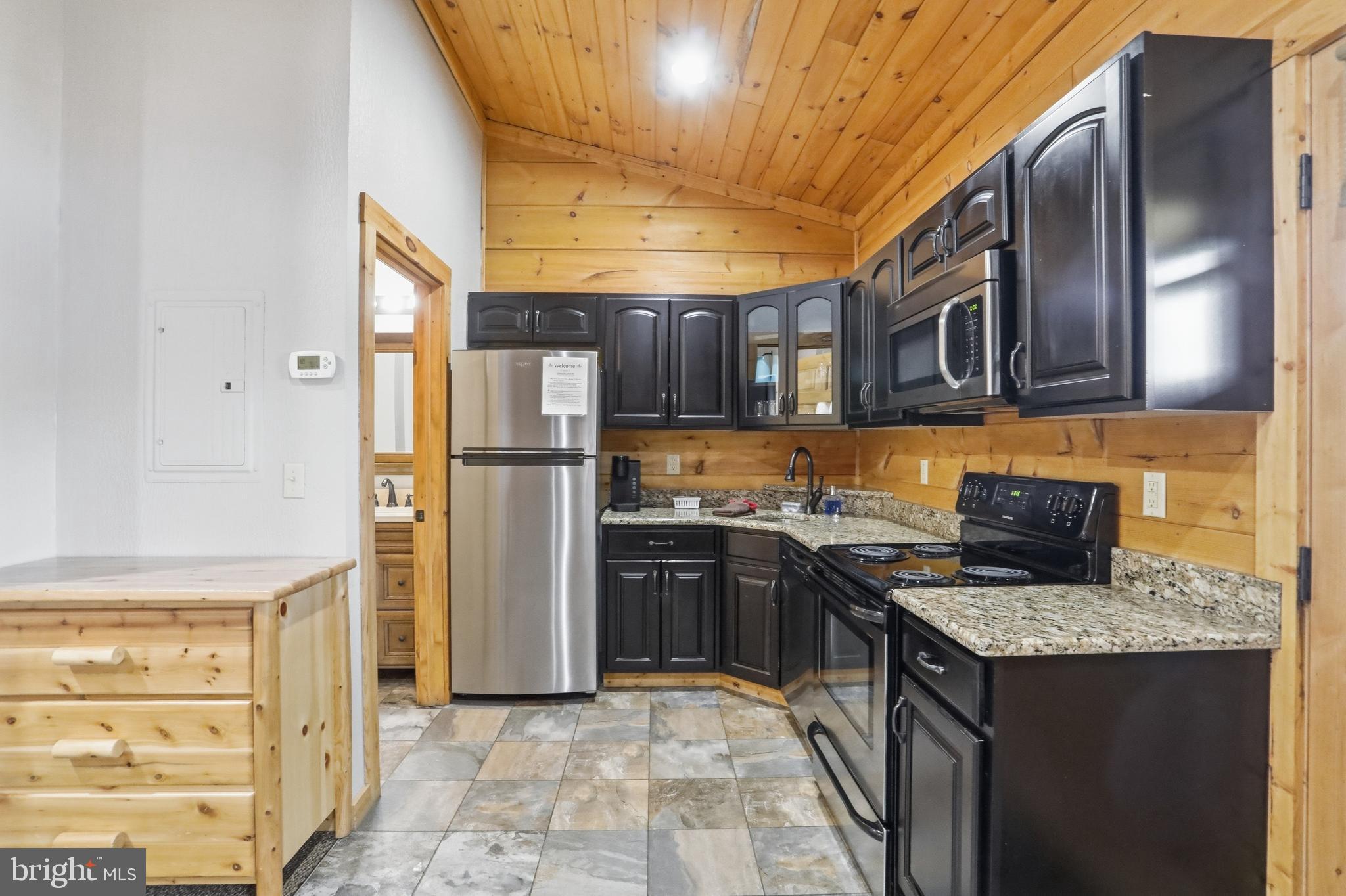 38 LAKESIDE VILLAGE LANE
