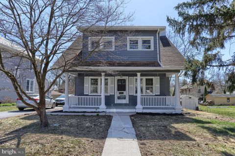 Photo of 220 E College Avenue, ELIZABETHTOWN, PA 17022 (MLS # PALA2066464)