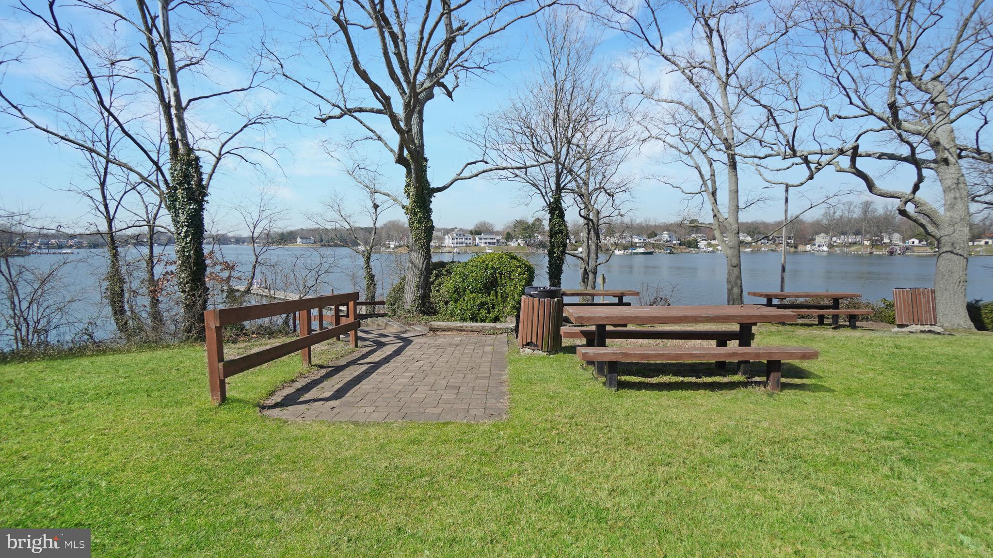 ELIZABETHS LANDING - Residential