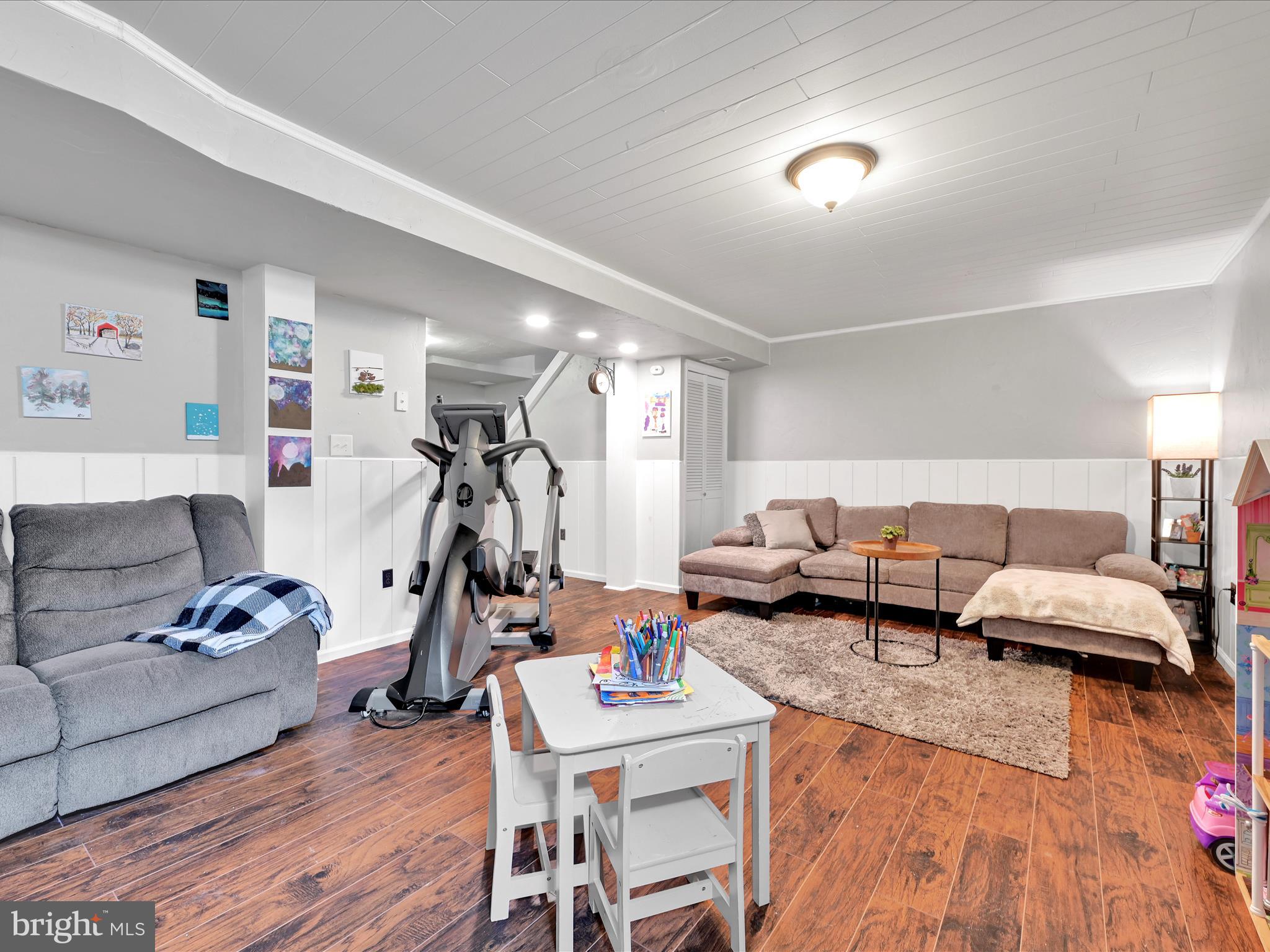 VILLAGE SQUARE COMMONS - Residential