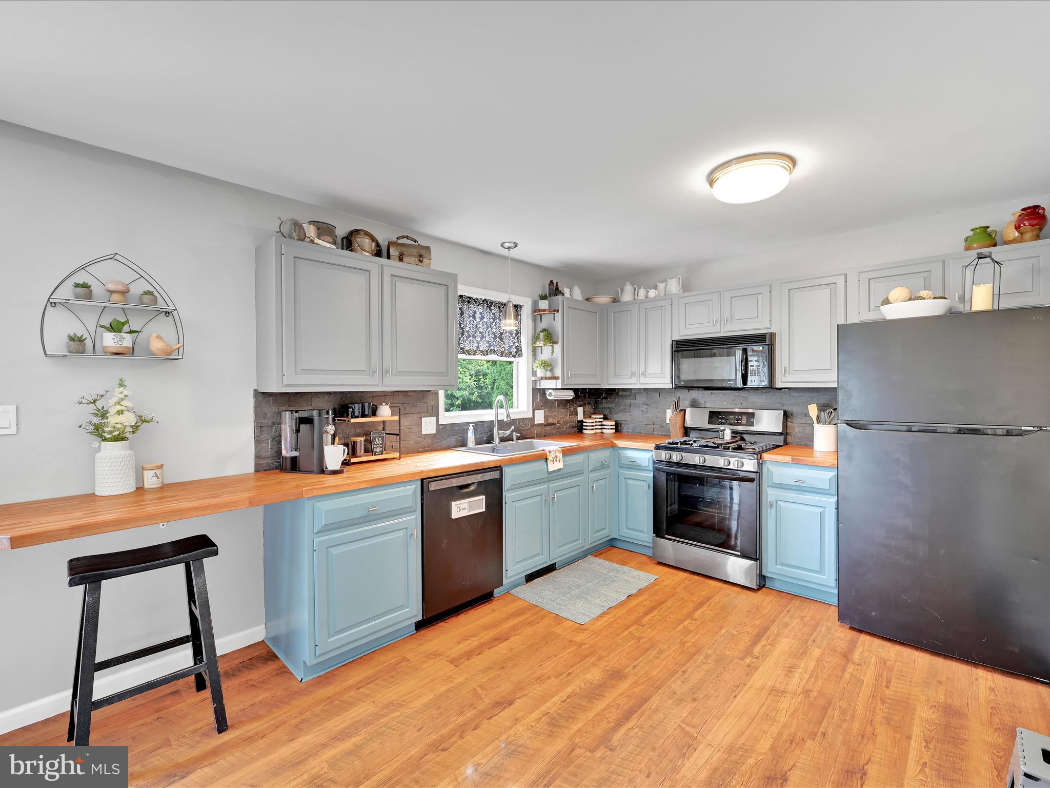 VILLAGE SQUARE COMMONS - Residential