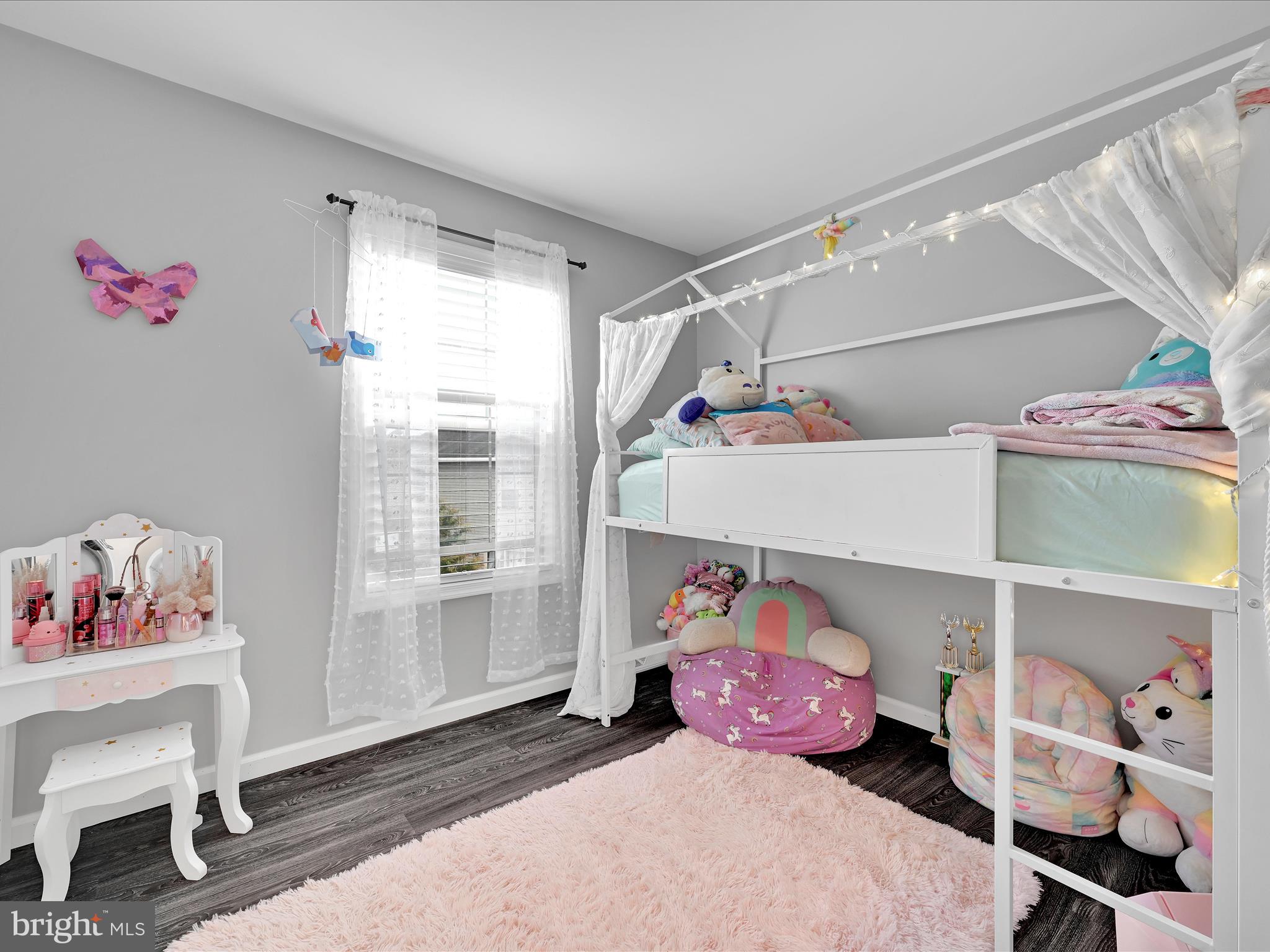 VILLAGE SQUARE COMMONS - Residential