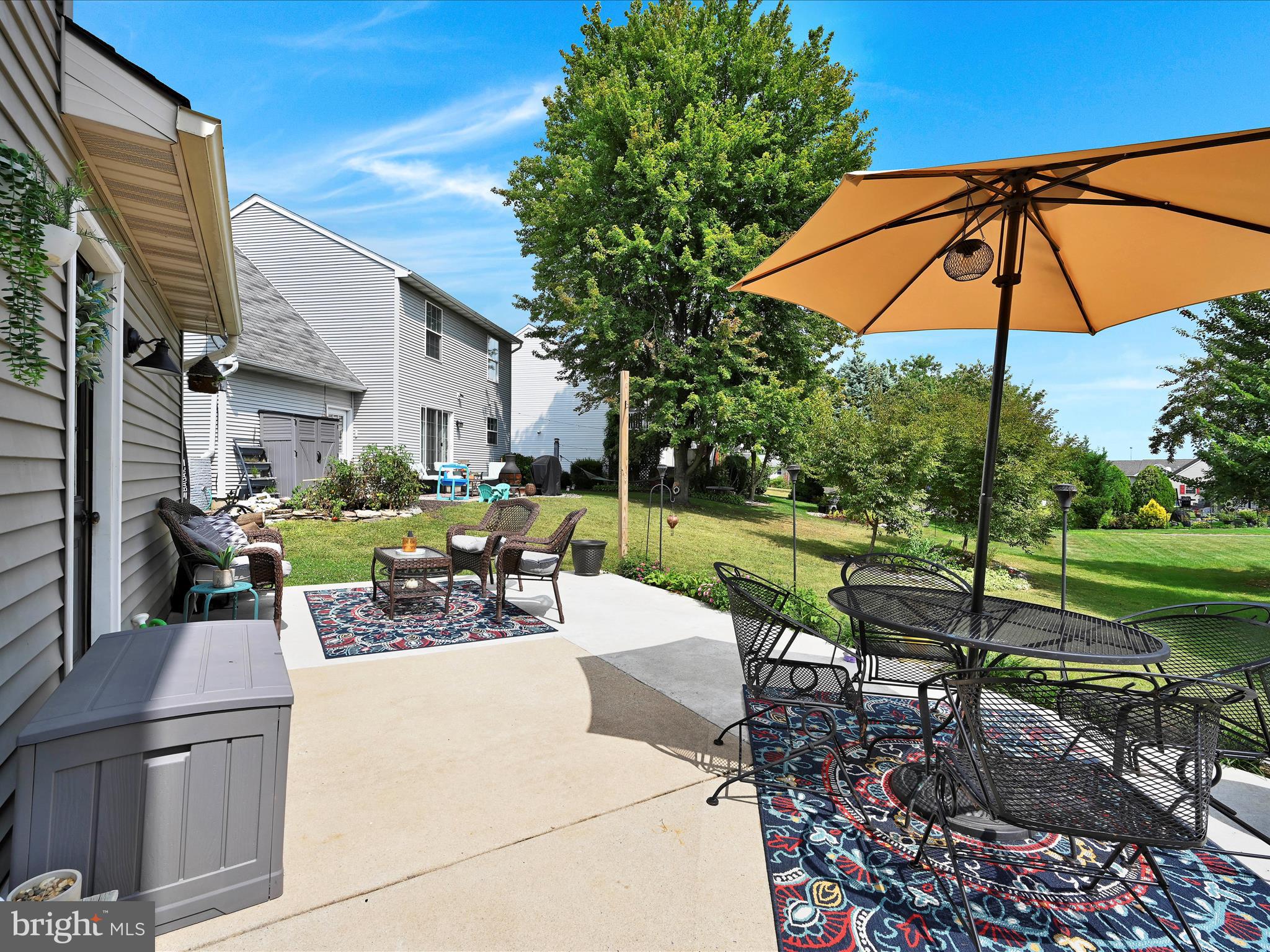 VILLAGE SQUARE COMMONS - Residential