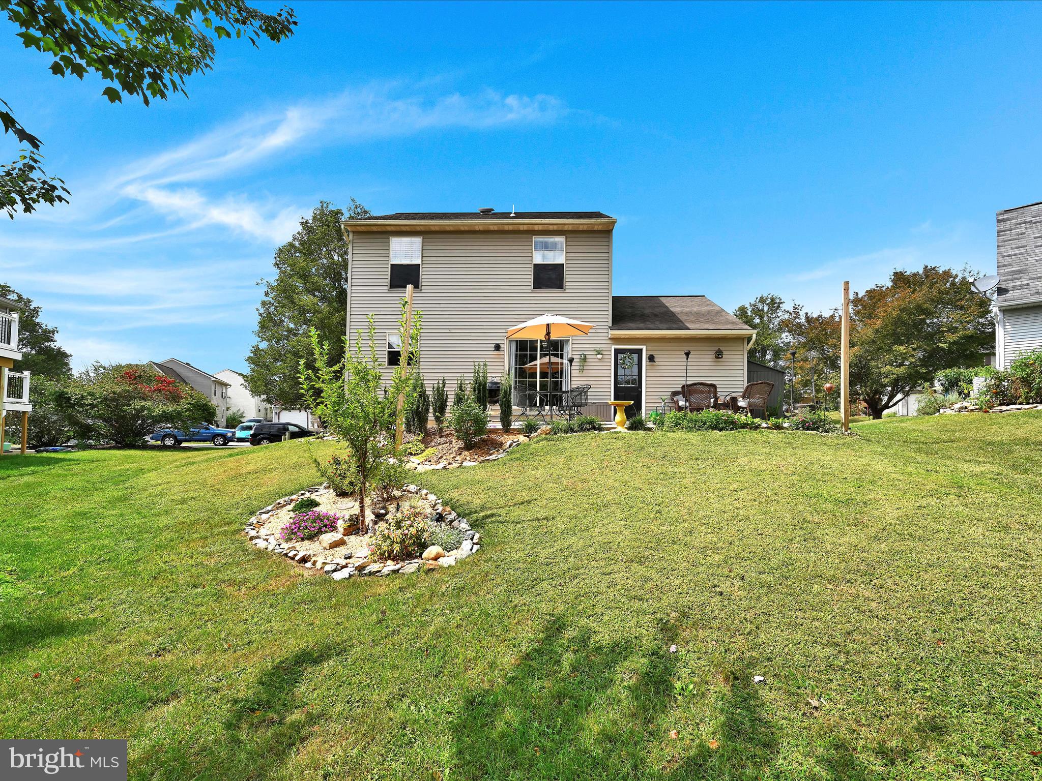 VILLAGE SQUARE COMMONS - Residential