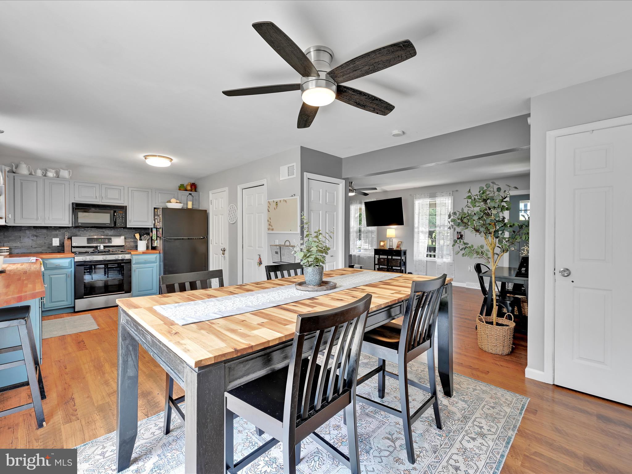 VILLAGE SQUARE COMMONS - Residential