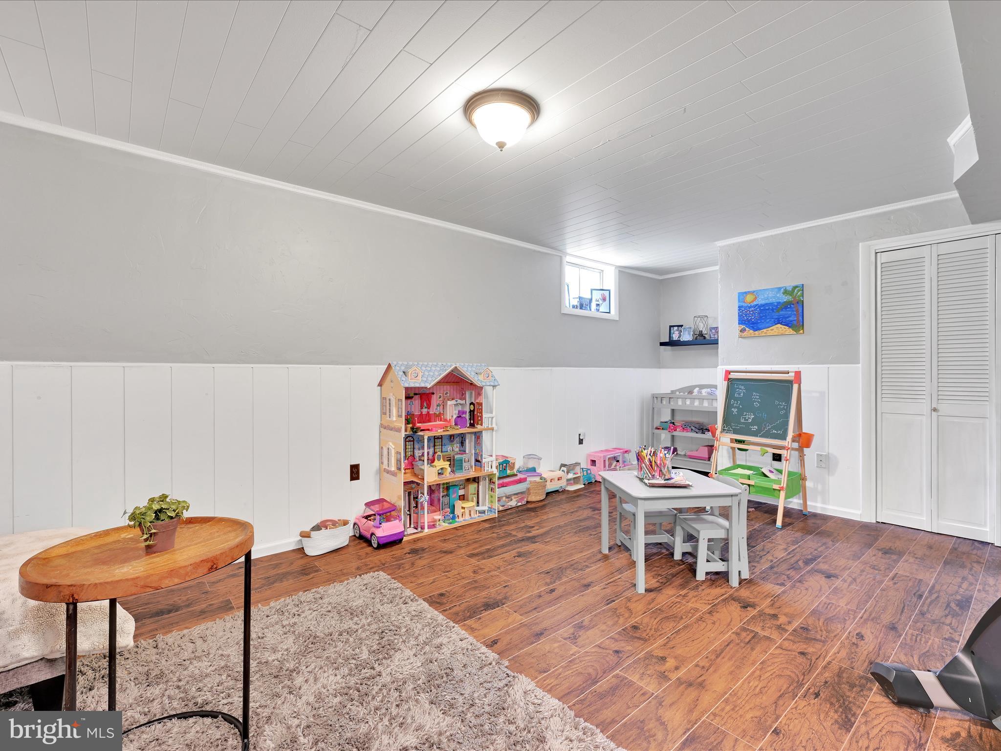 VILLAGE SQUARE COMMONS - Residential