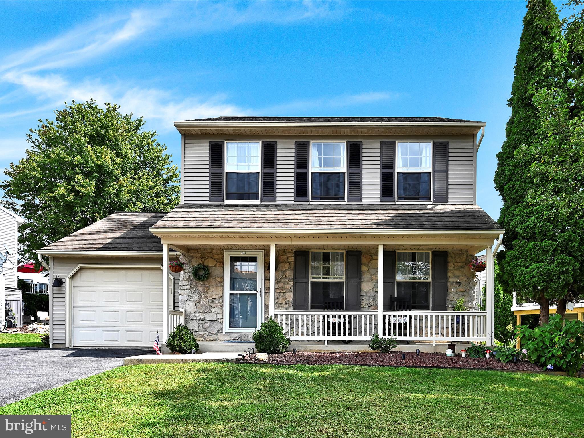 VILLAGE SQUARE COMMONS - Residential