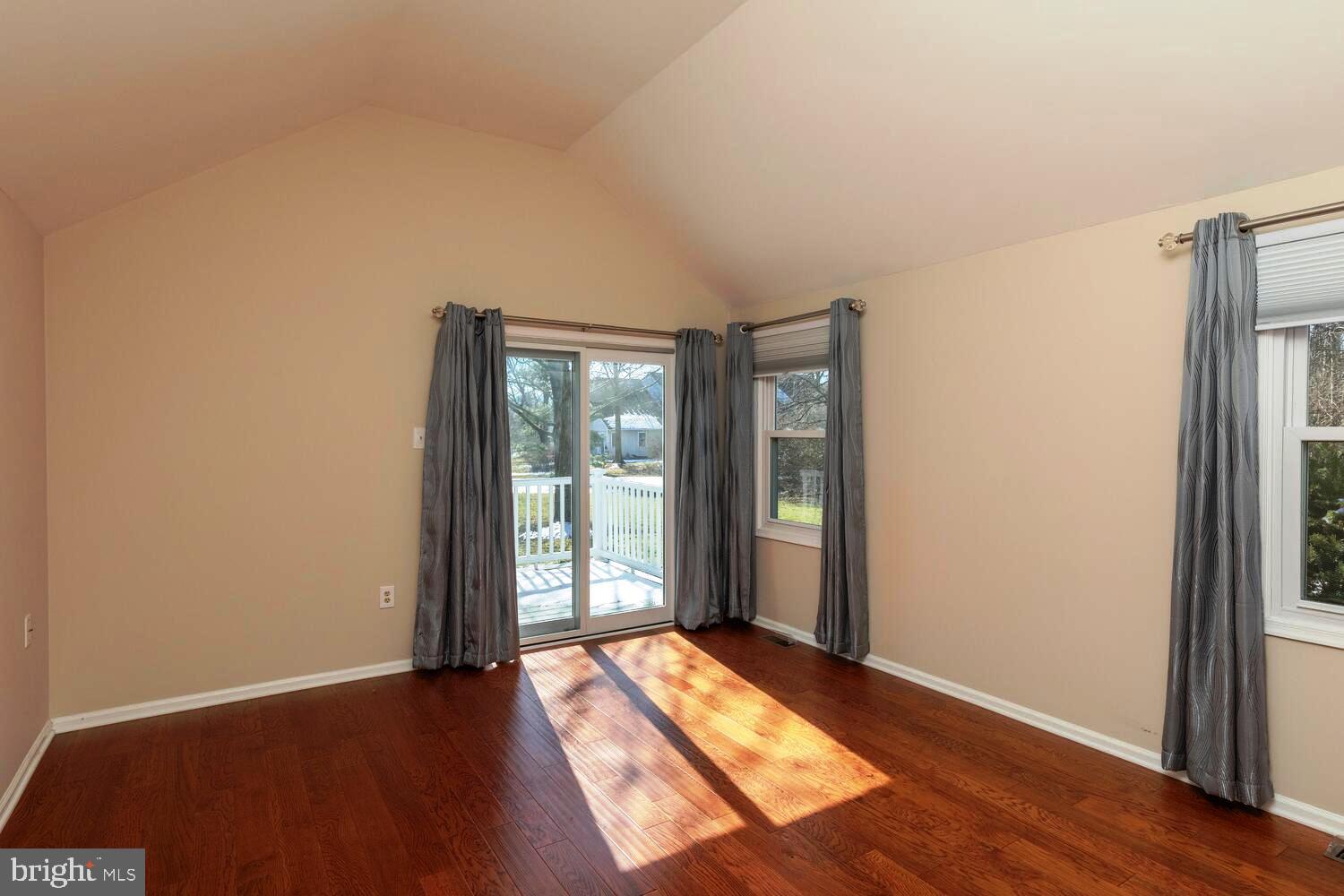 GWYN AYRE - Residential