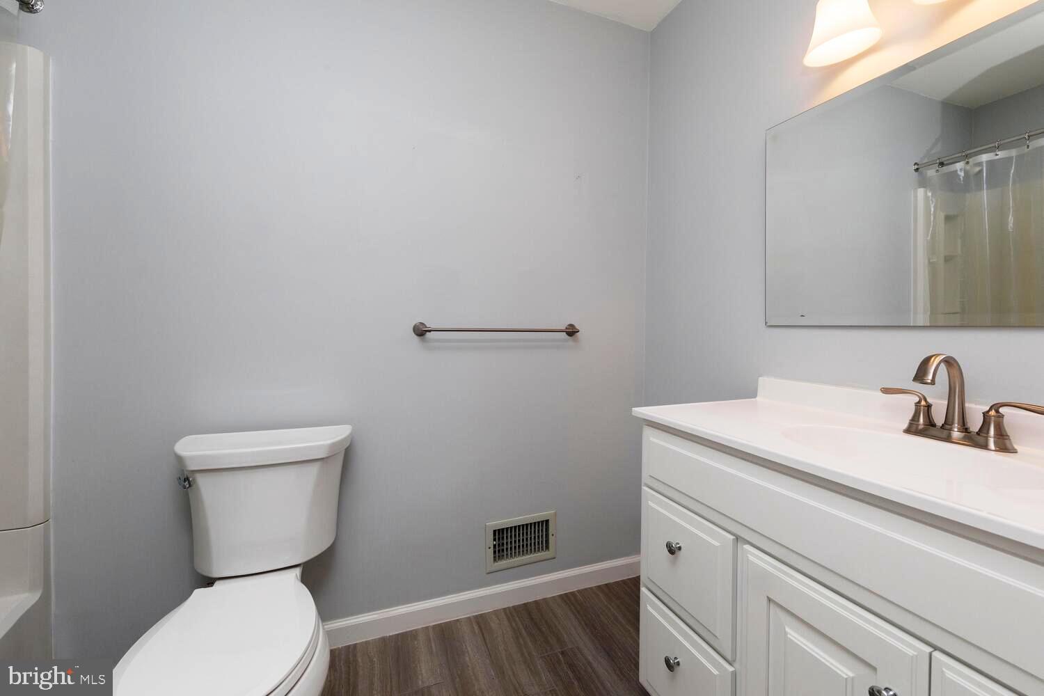 GWYN AYRE - Residential