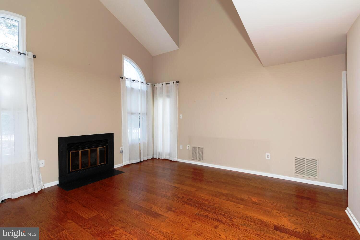 GWYN AYRE - Residential