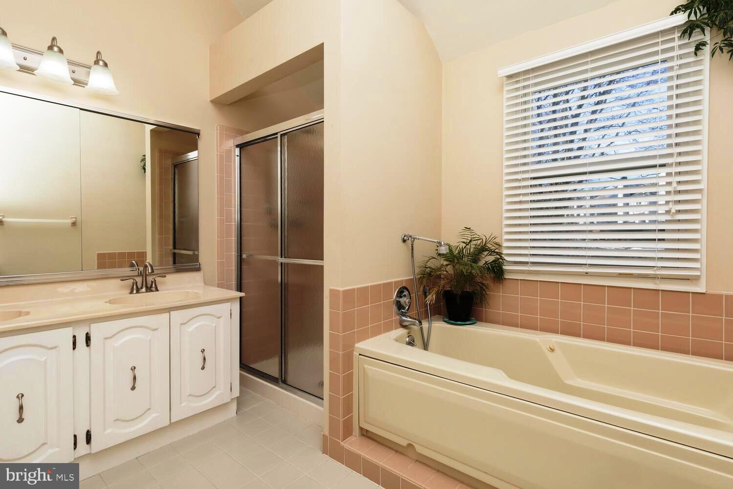 GWYN AYRE - Residential