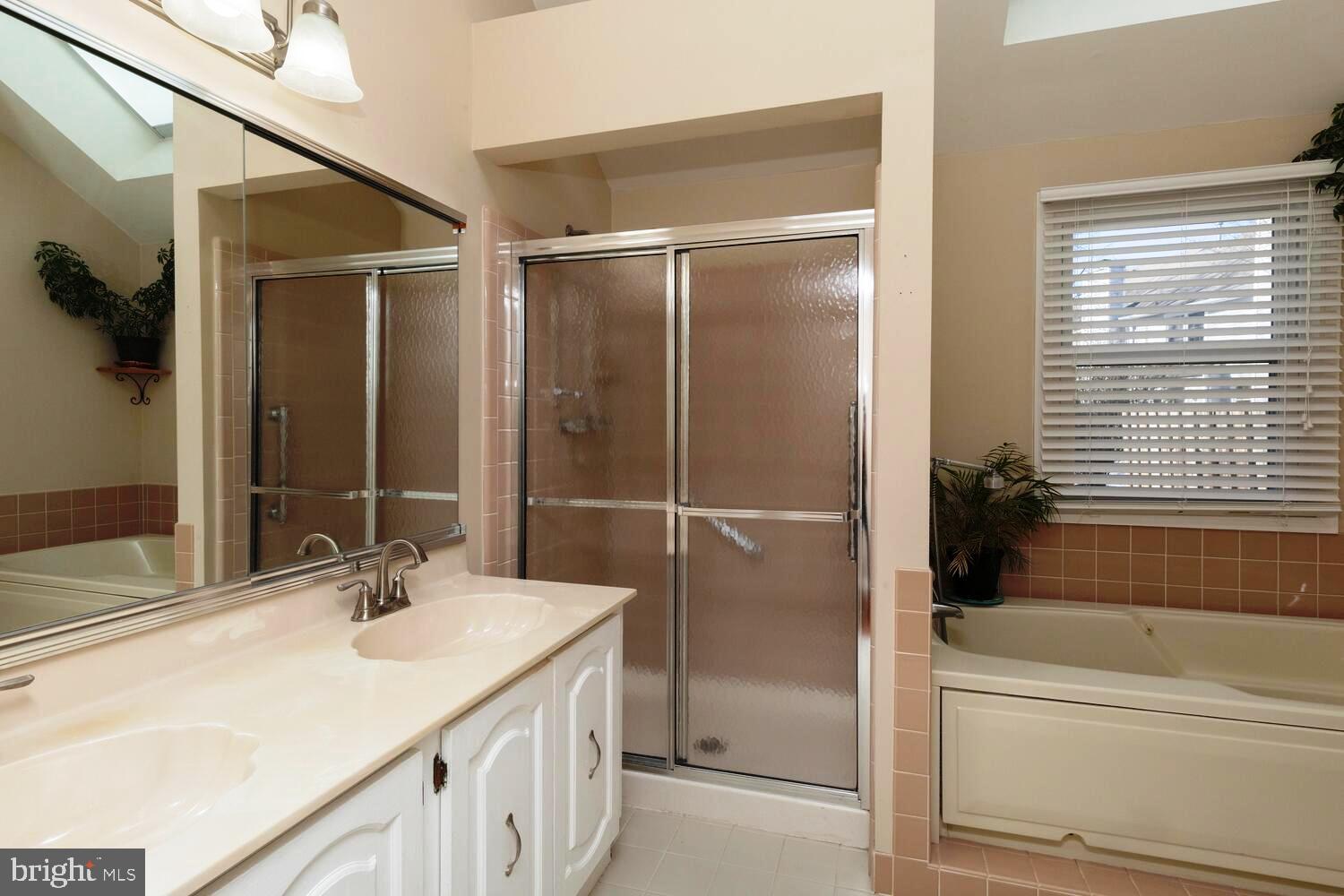 GWYN AYRE - Residential