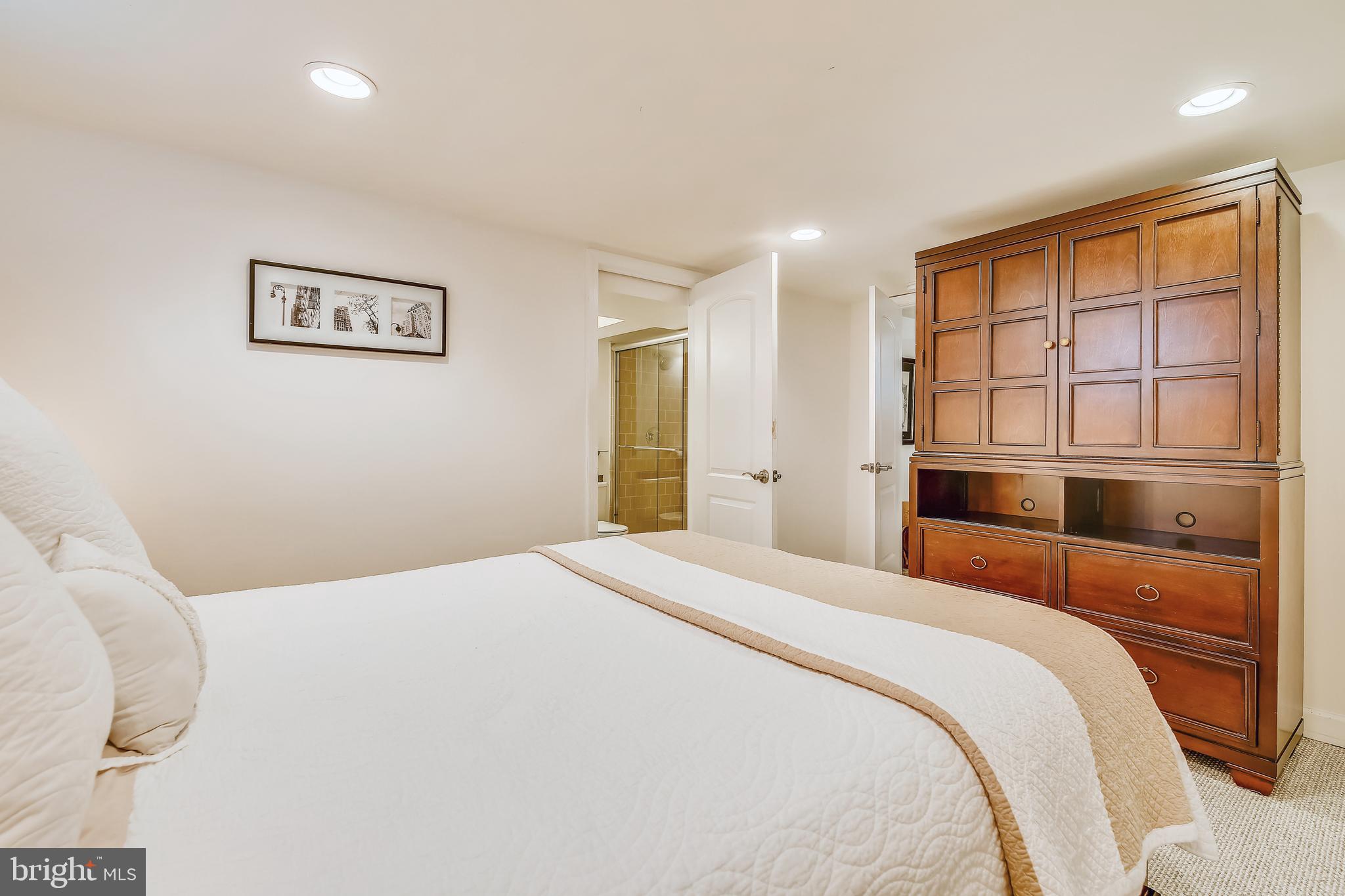 GEORGETOWN VILLAGE - Residential