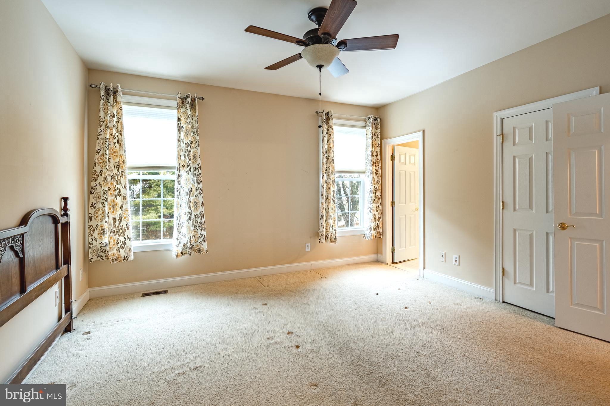 KNOB HILL FARMS - Residential