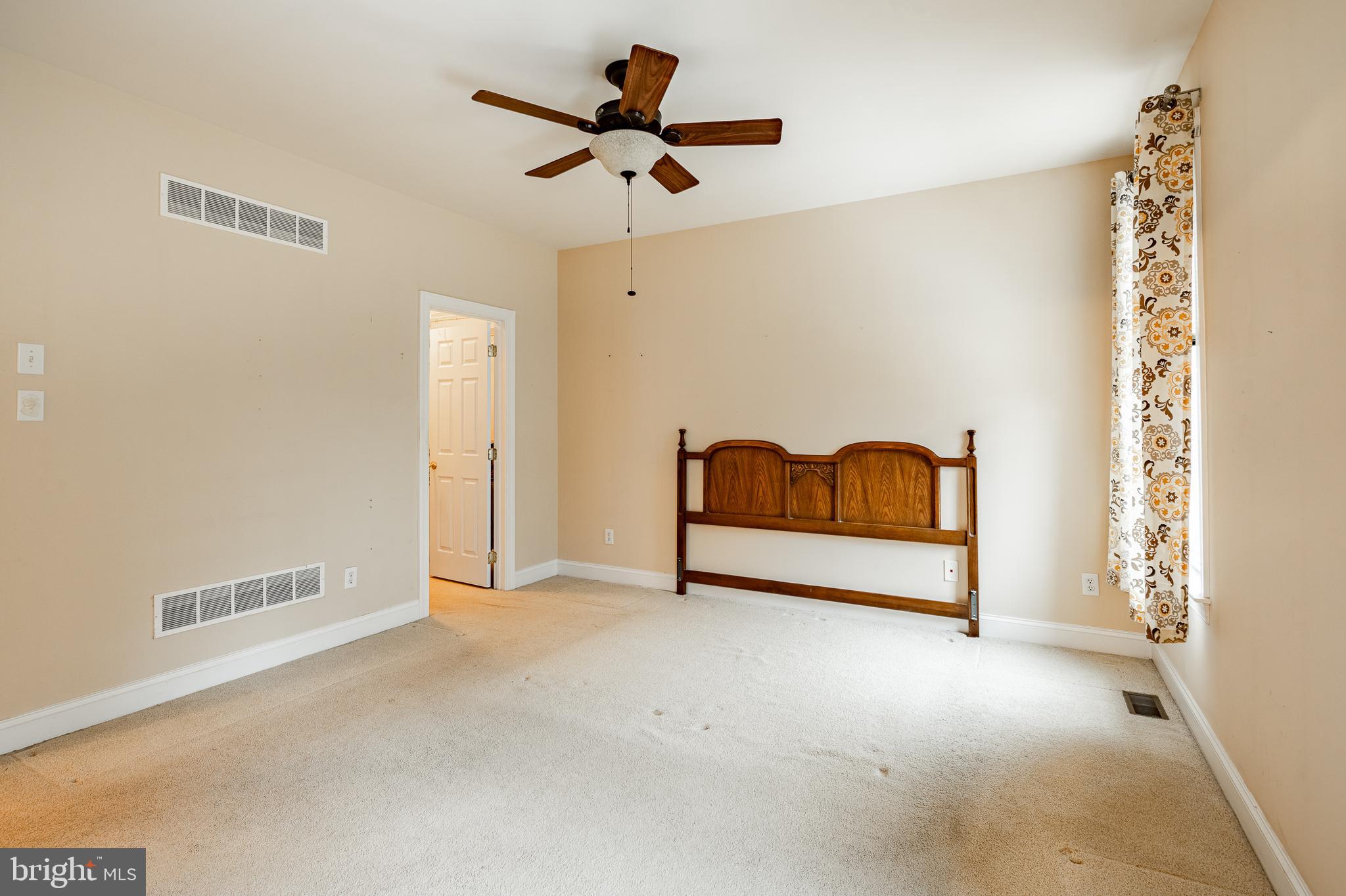 KNOB HILL FARMS - Residential