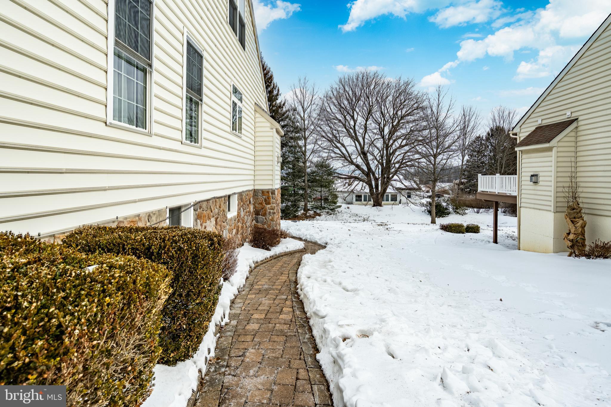 KNOB HILL FARMS - Residential