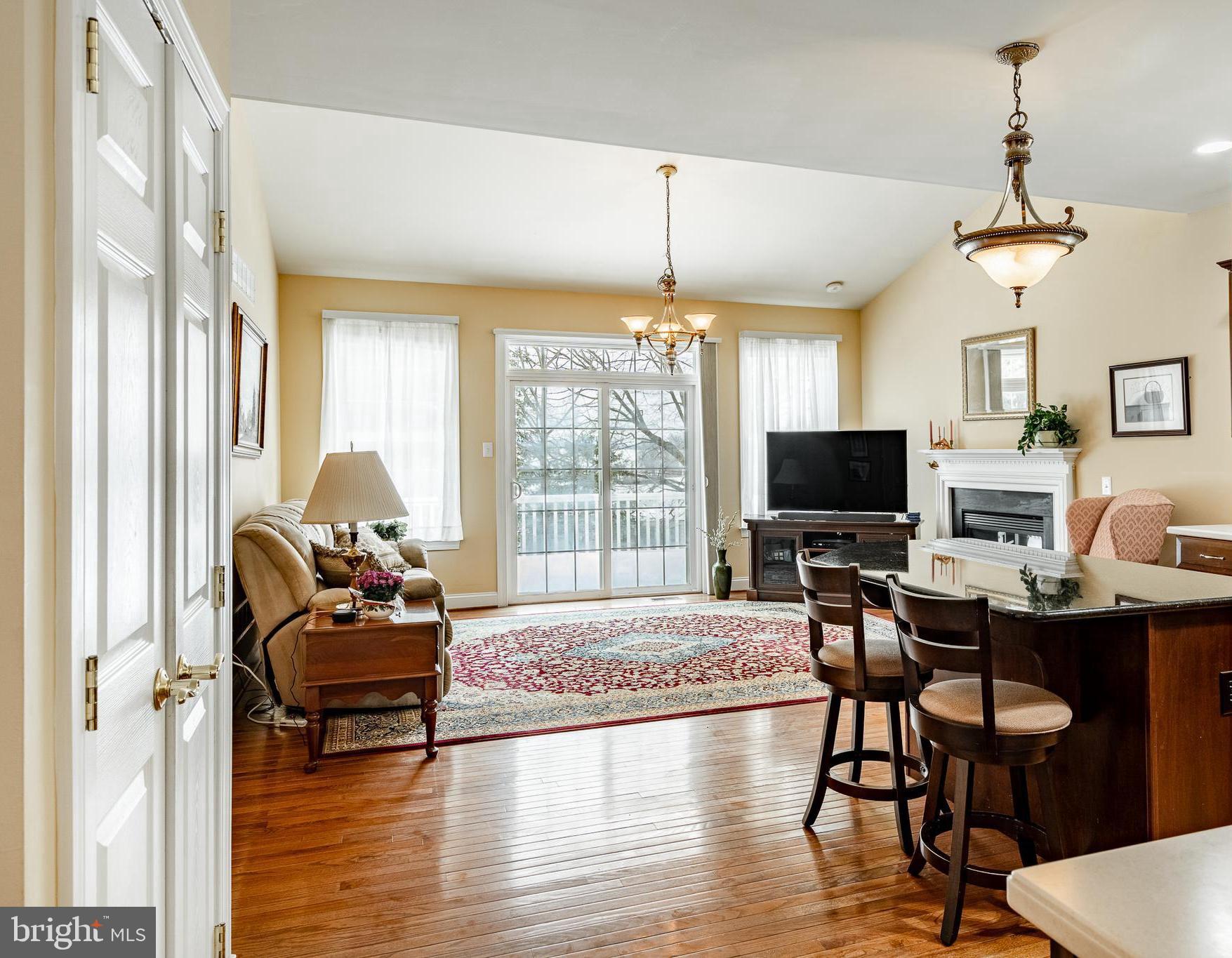 KNOB HILL FARMS - Residential