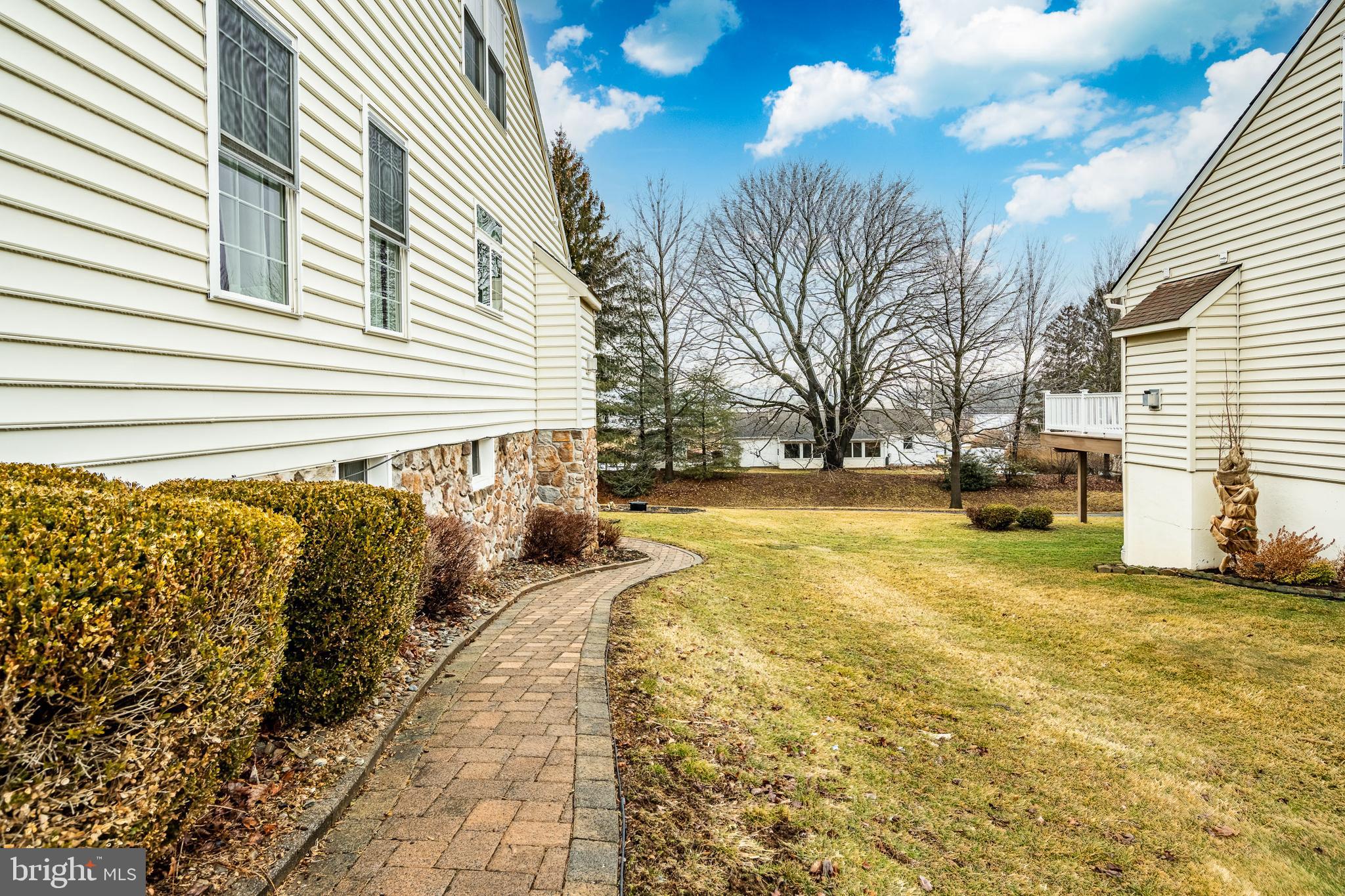 KNOB HILL FARMS - Residential