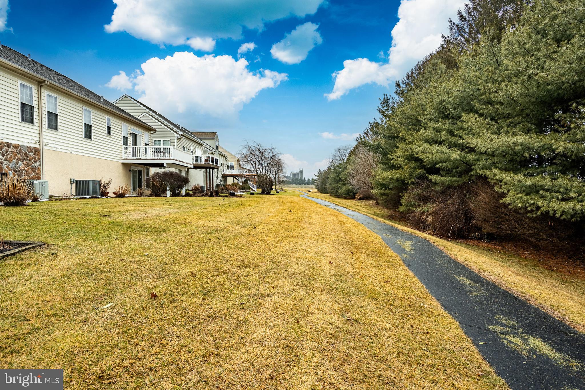 KNOB HILL FARMS - Residential