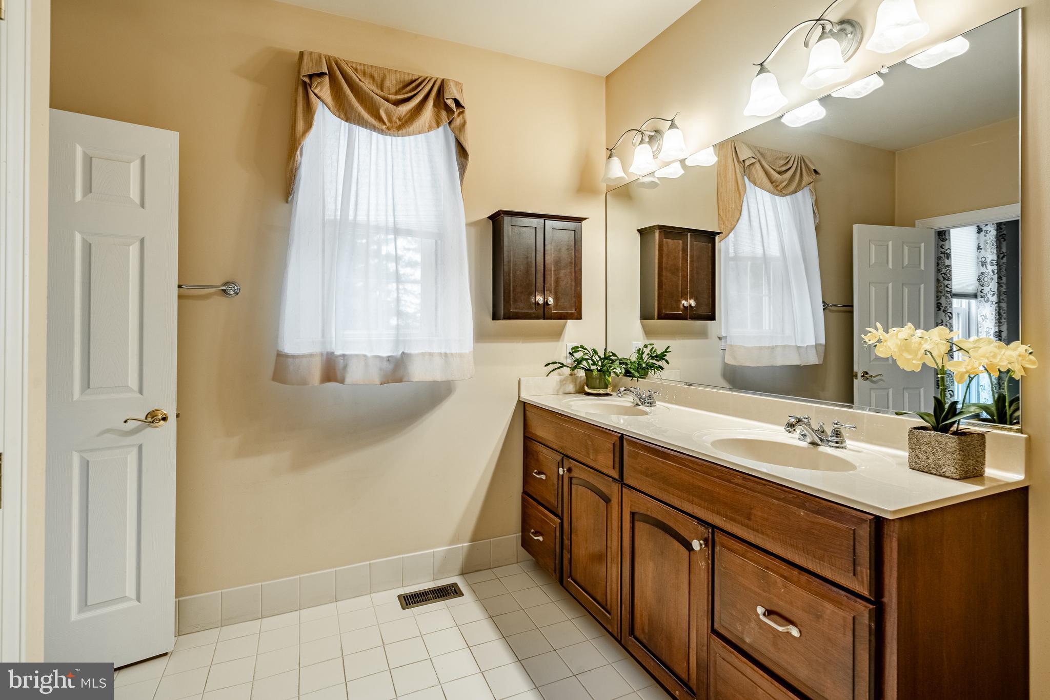 KNOB HILL FARMS - Residential