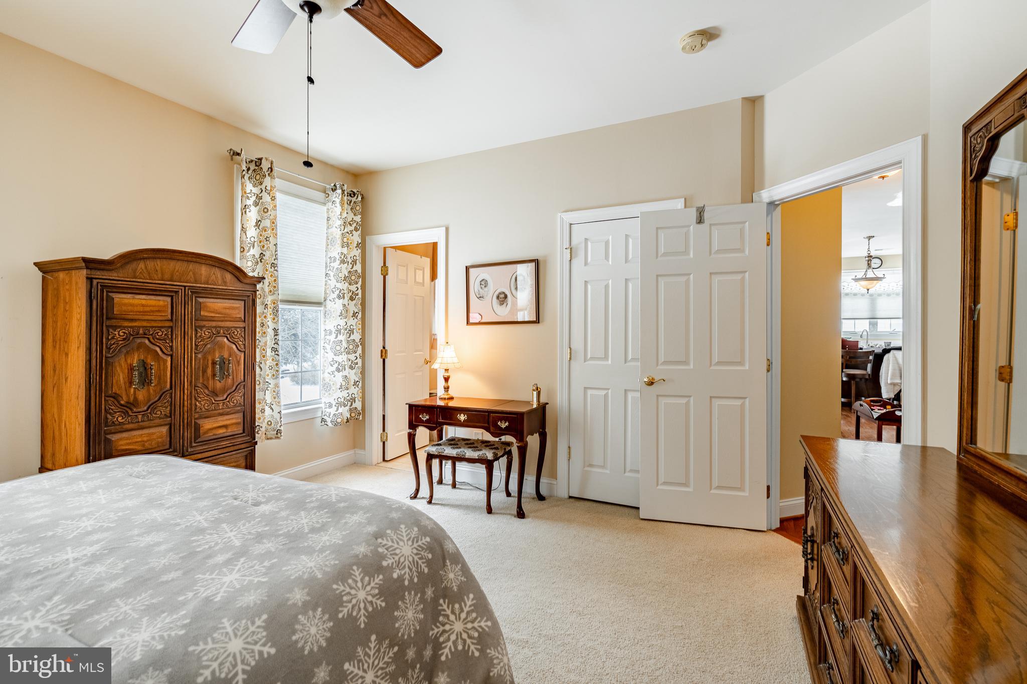 KNOB HILL FARMS - Residential