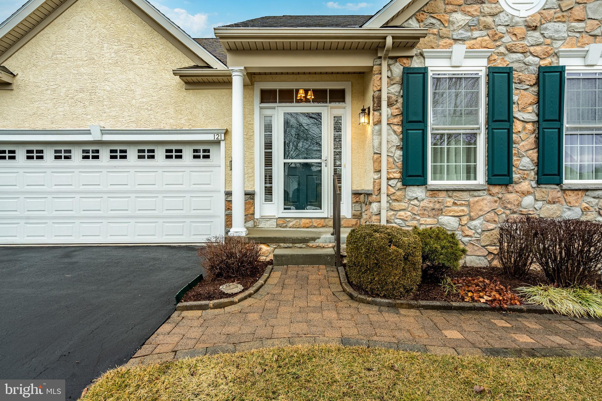 KNOB HILL FARMS - Residential