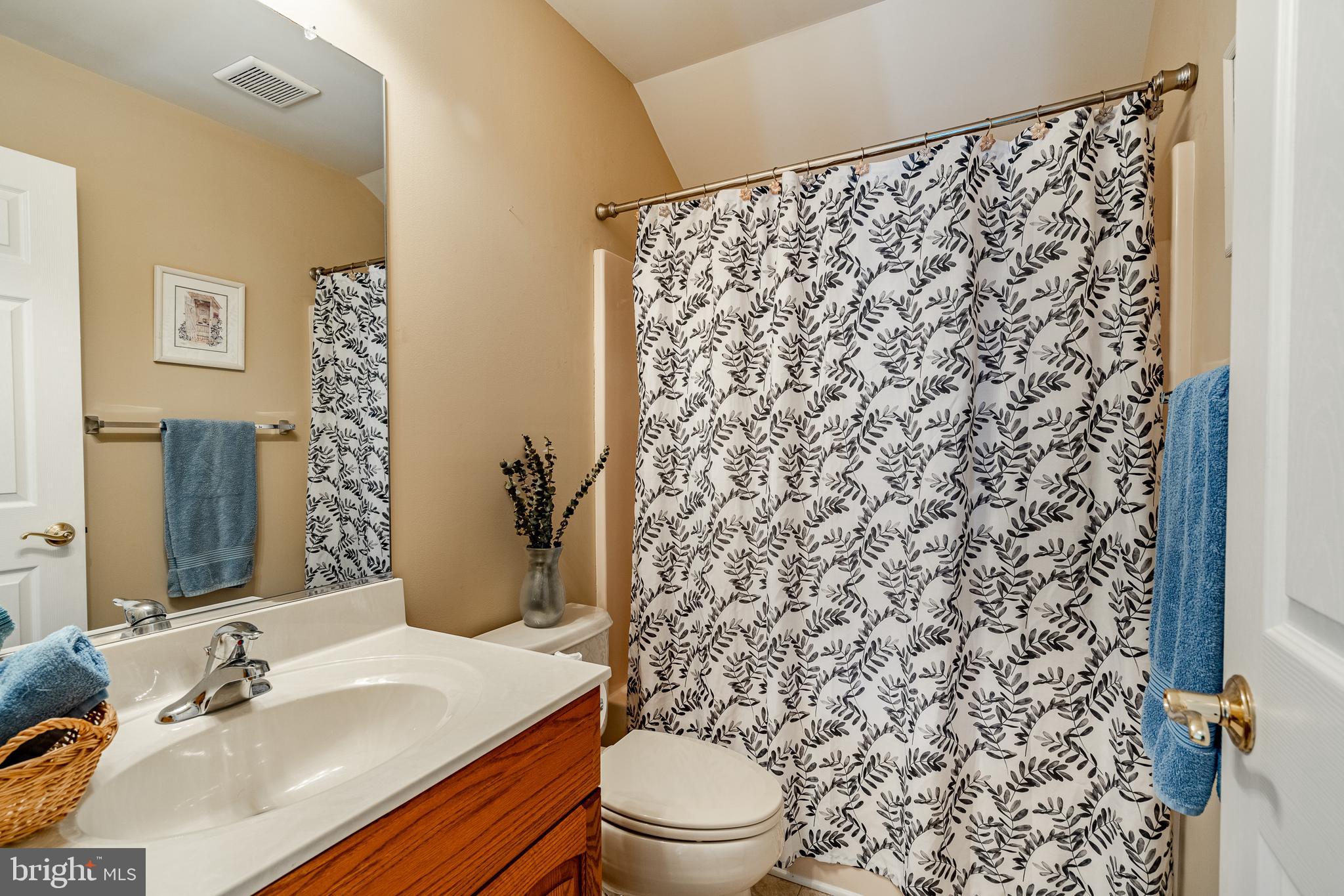 KNOB HILL FARMS - Residential