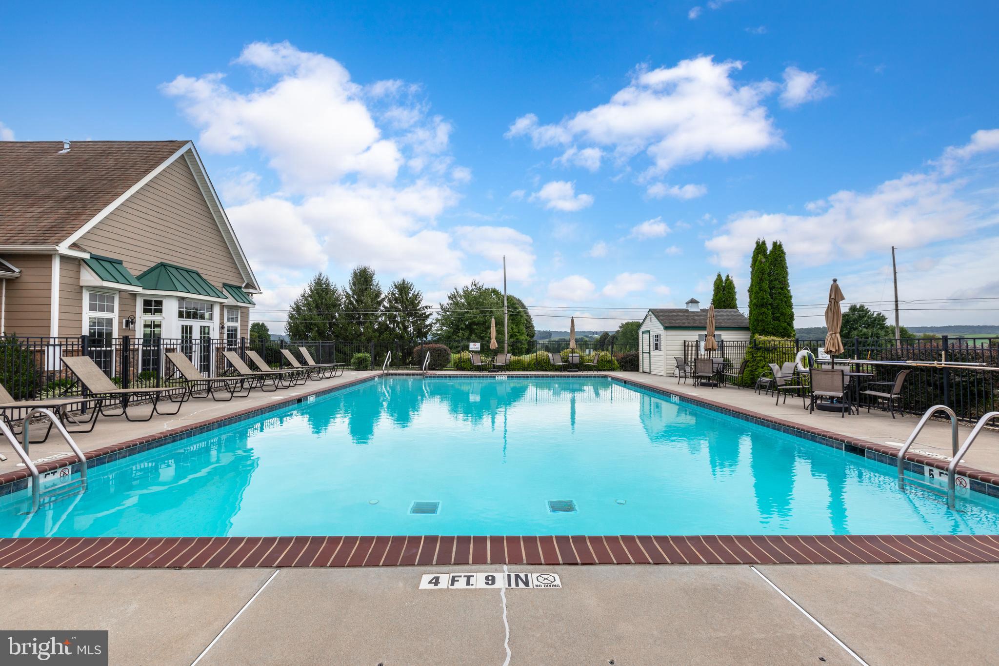 KNOB HILL FARMS - Residential